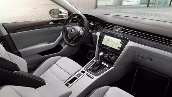 上海车展SUV仍是主旋律？这些三厢车可不同意