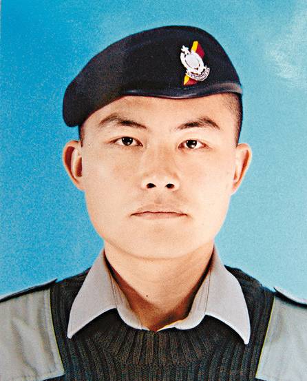 他是香港最臭名昭著的双面魔警,曾制造两起杀警奇案