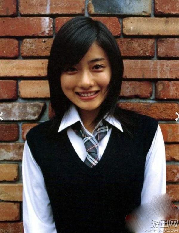 有感判若两人的日本当红女星第一名 石原里美以前的恭子妹妹虽然可爱