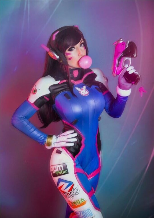 美女cos《守望先锋》曾穿着暴露被赶出展馆