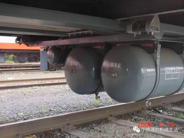 图说25t客车,穿个绿马甲照样能认出来!