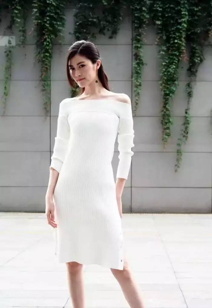 所长身边的好多女生都认为肩膀宽平的女生很好看,每次提到这个话题