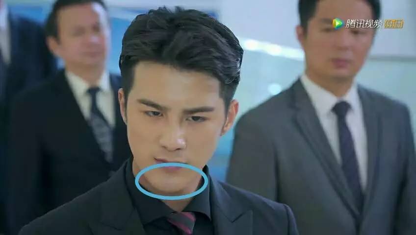 谭松韵27岁冻龄18,姜潮疑似整容失败下巴歪到天际!