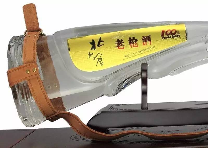 北大仓枪酒,定位2000元一支,来源于马占山将军在齐齐哈尔打响了武装