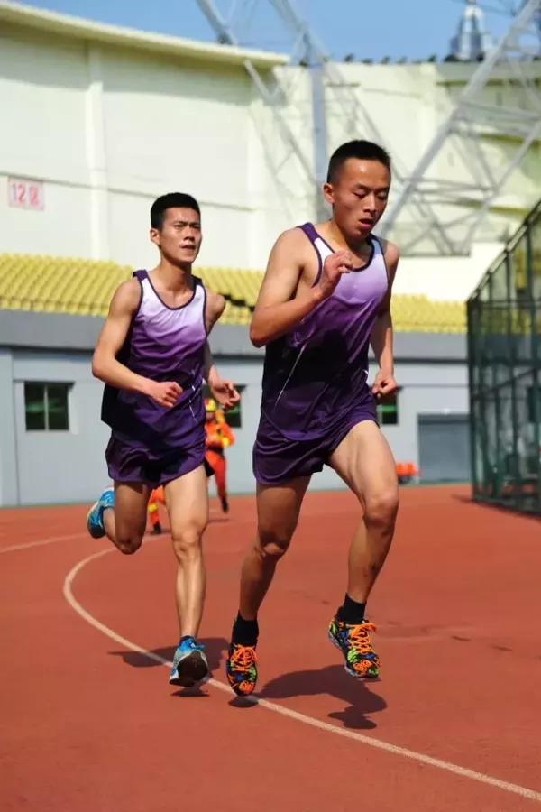 50米拖轮胎折返跑训练