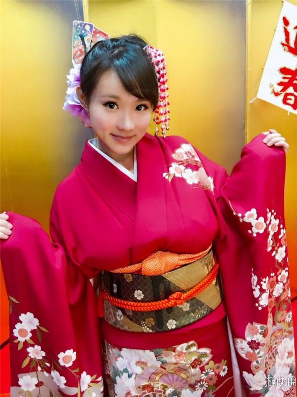 日本j杯女神花样玩转cos胸夹大刀让众人拜服