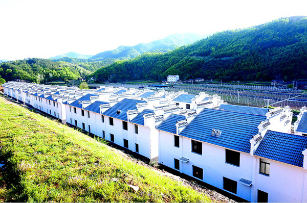 贫困村民住上漂亮房