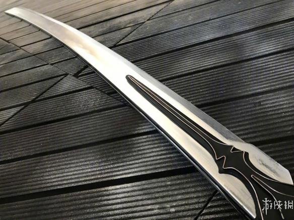 玩家打造《尼尔:机械纪元》2b小姐姐武器 细节超还原