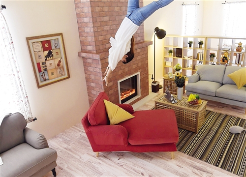 重庆奇境"颠倒屋"引游客