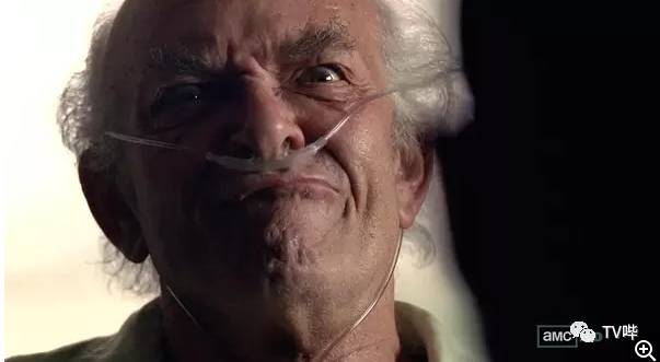 等了这么久,史上最"骚"的那个律师终于又回来了!