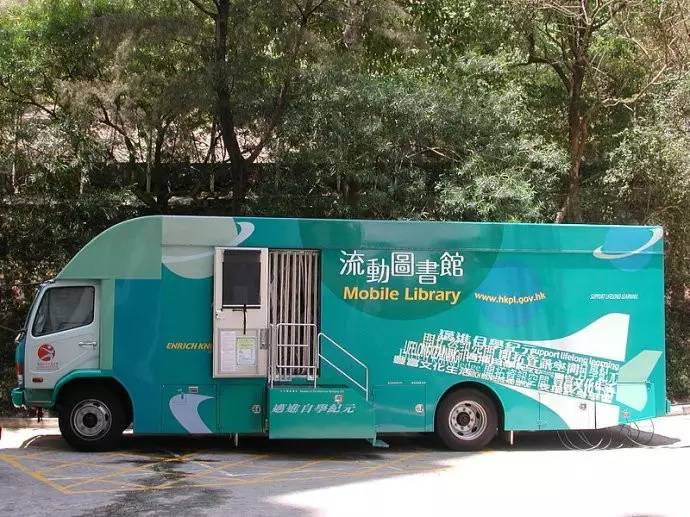 如约巴士开通阅读专线一座移动图书馆