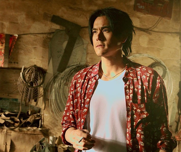 韩寒果然争气,在退学当年,他的首部小说《三重门》发表.