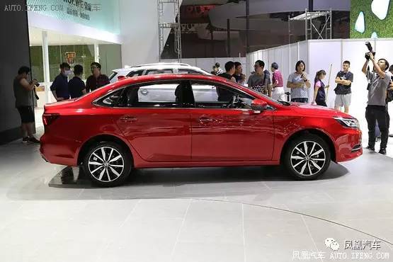 2017上海车展：荣威i6 1.0T上市，售价9.48万起