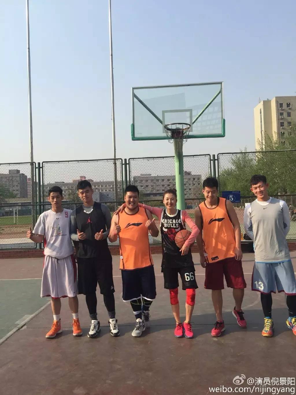 她凭《十八岁的天空》一夜成名,却在最红时嫁