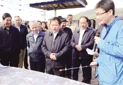 大理综合交通枢纽及大理市轨道交通项目建设现场推进会召开陈坚主持