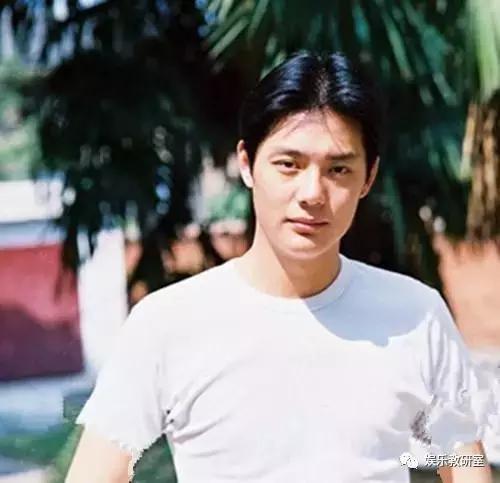 1995年,傅程鹏刚出道,就参演了两部高起点的电影:合作周迅,归亚蕾出演