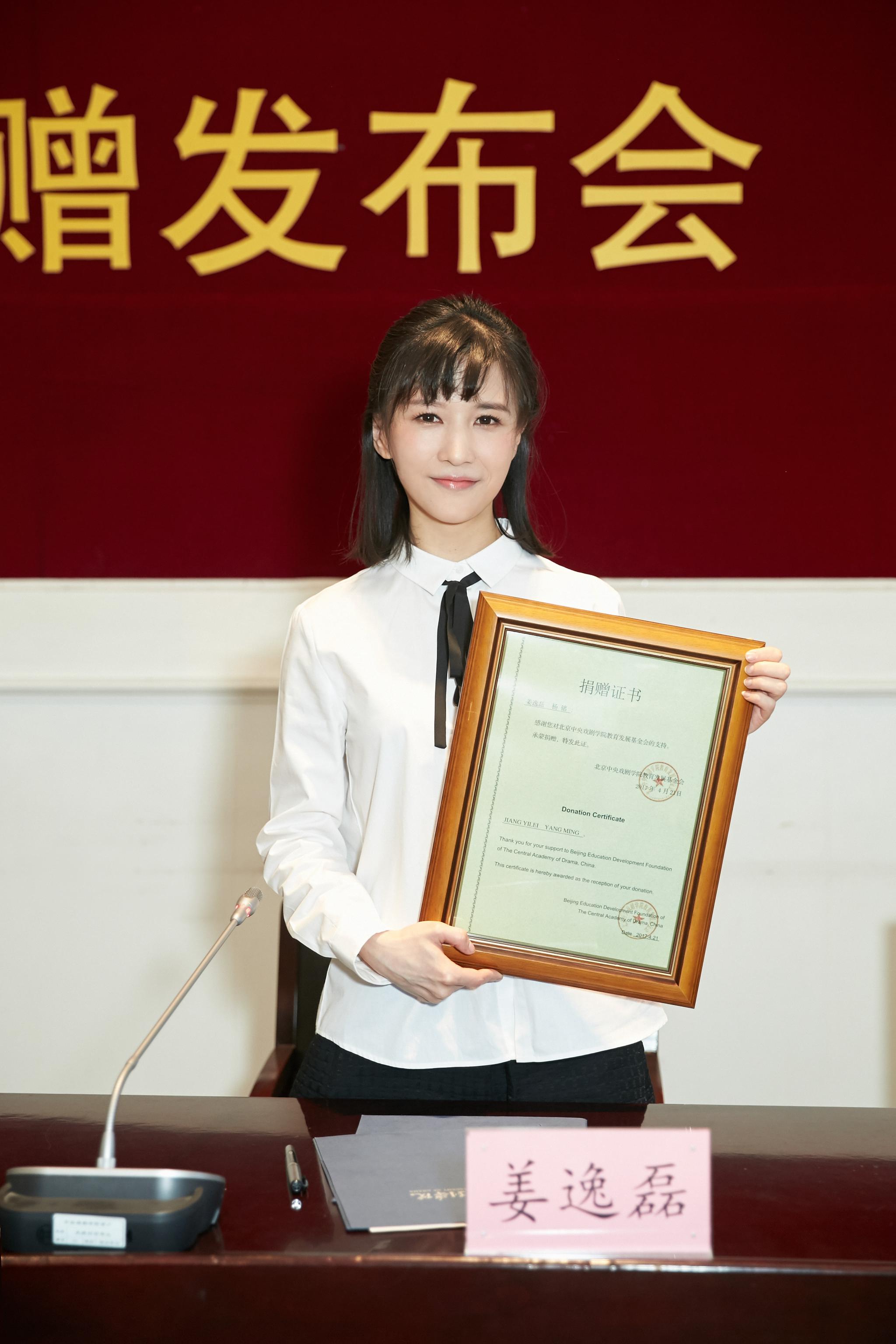 papi酱捐赠2000多万广告费papitube4个号粉丝百万