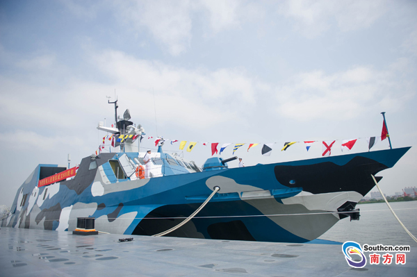2艘身着迷彩装舰艇今日满旗迎公众