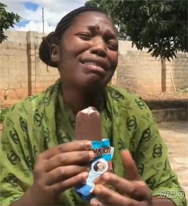 非洲女子第一次吃雪糕当场泪目 振臂高呼我的亲娘啊