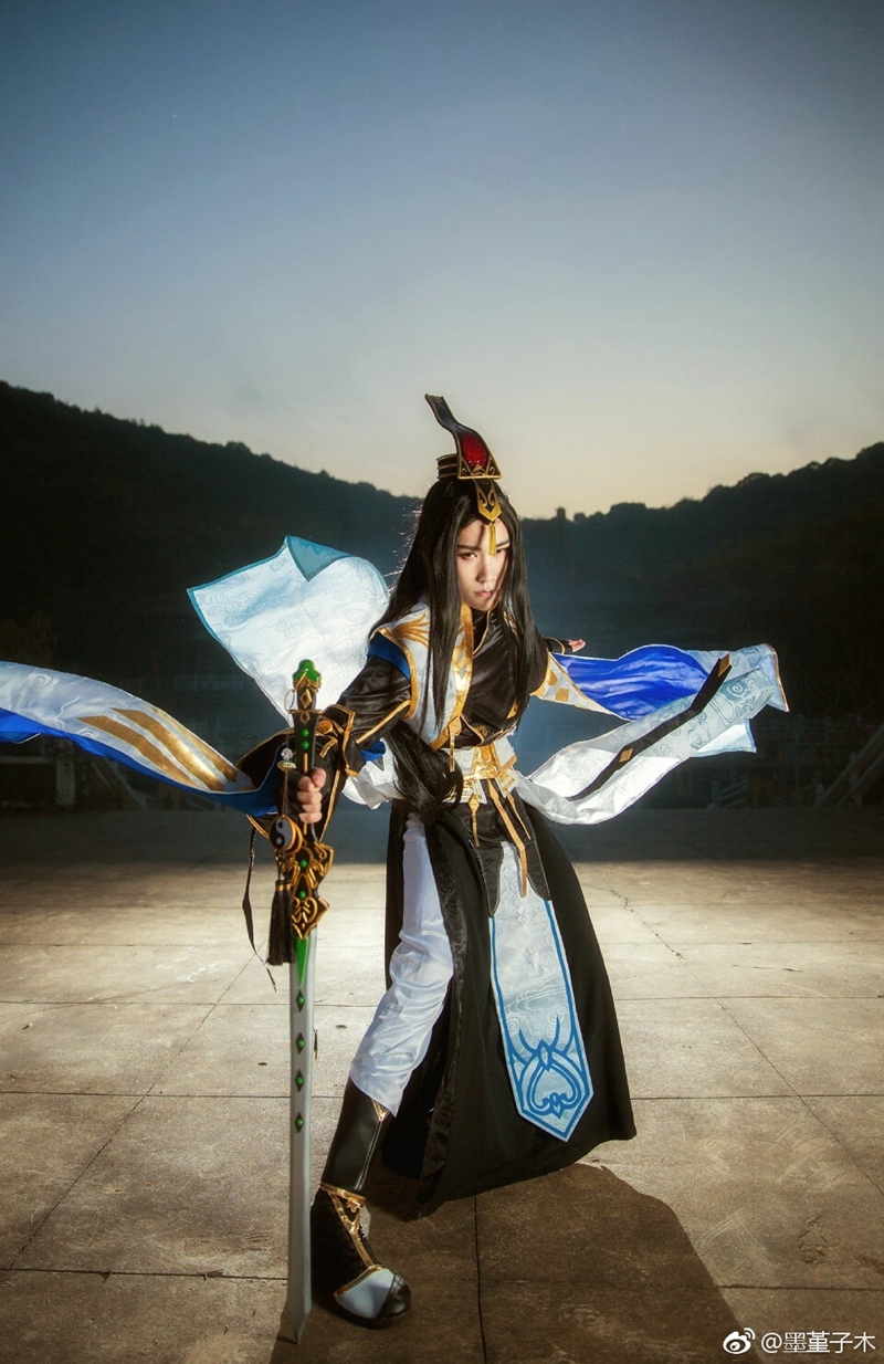 剑网3纯阳道长cos欣赏北冥流转剑气扬