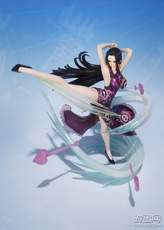 《海贼王》女帝战斗造型手办 白皙大长腿直击你的心