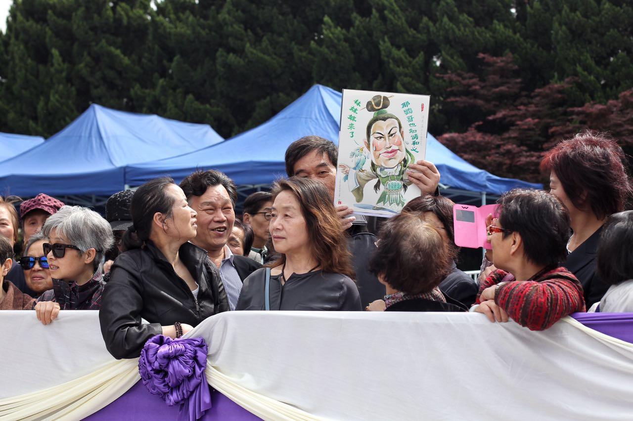 组图|"林妹妹"王文娟泪别"宝哥哥"徐玉兰:玉兰大姐,您走好!