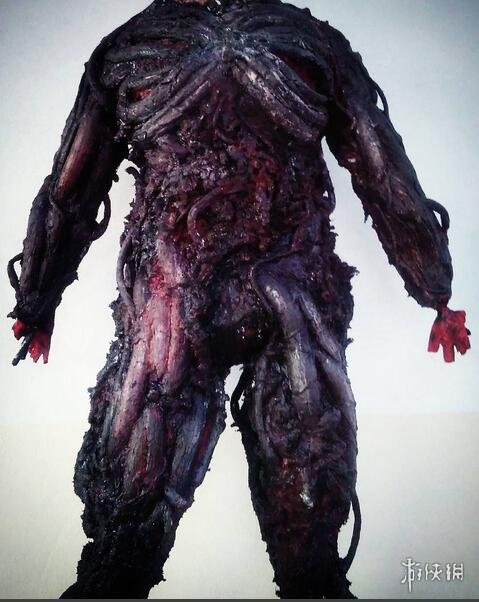 国外玩家cos《生化危机7》恐怖菌尸 逼真度爆表!