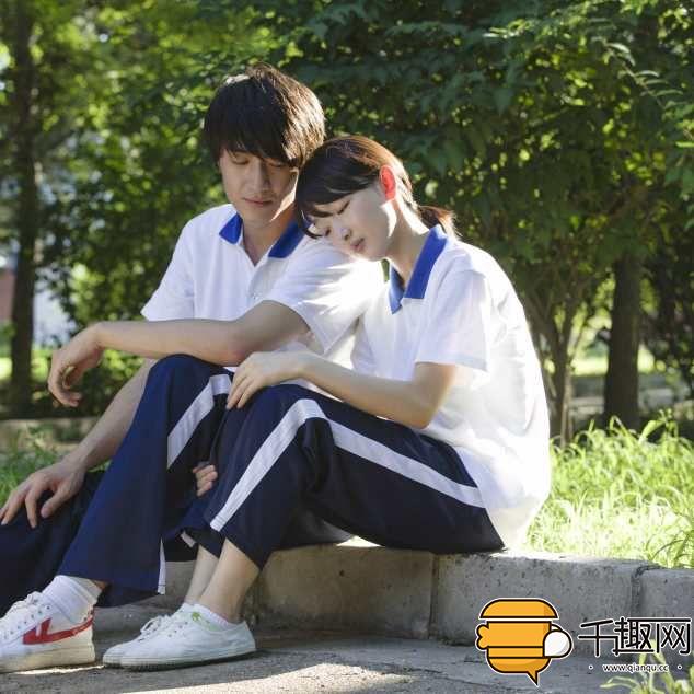 她的书包里总放着书店里租来的两三本,到学校后,一本借给前桌的男生