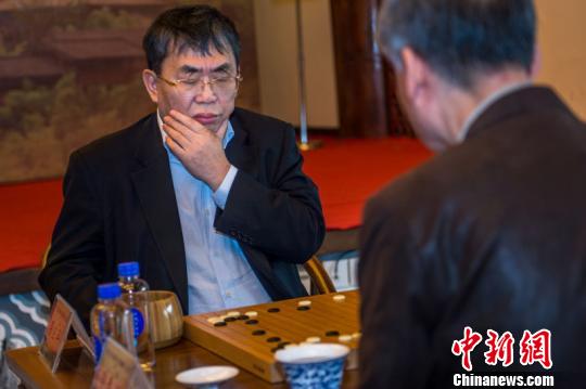中日韩围棋元老浙江长兴对弈曹大元小林光一晋级决赛
