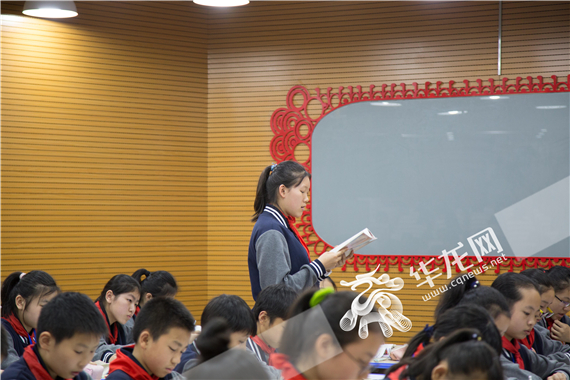 摄 华龙网4月26日10时22分讯(韦娜)4月24至28日,重庆市徐悲鸿中学"