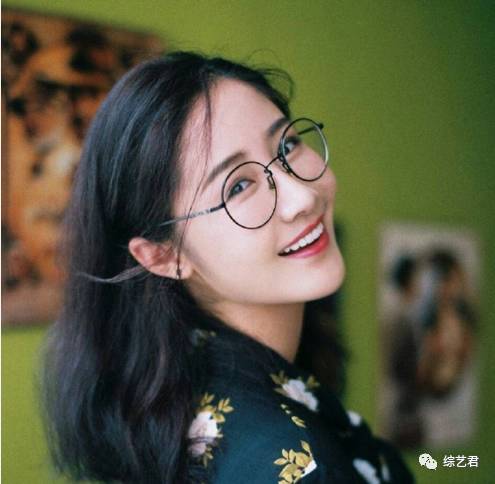 一踩一捧?芒果台女主持上位堪比宫斗戏!