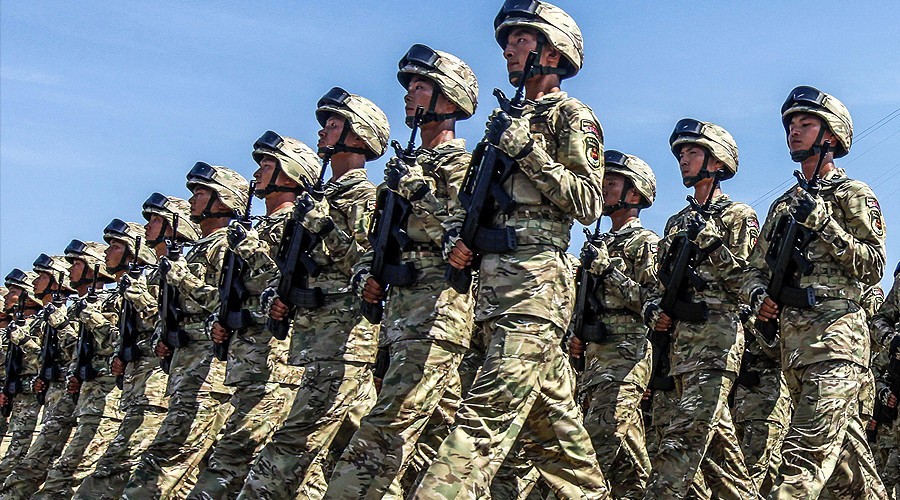 解放军陆军集团军由18个调整为13个 新番号公布