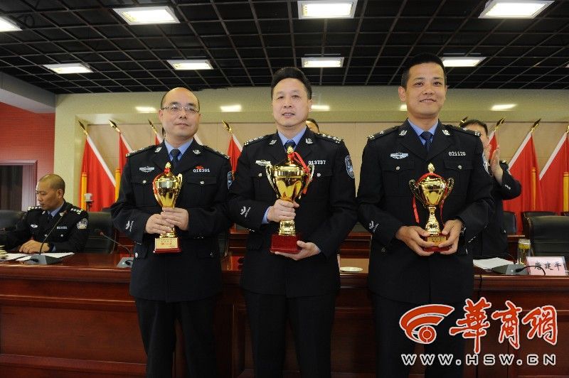 雁塔分局党委书记,局长唐建平鼓励公安民警,将比赛中展现出的刻苦训练
