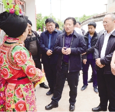 本报讯(记者 施贵兴 通讯员 苏丽菊) 4月25日至26日,州委书记陈坚