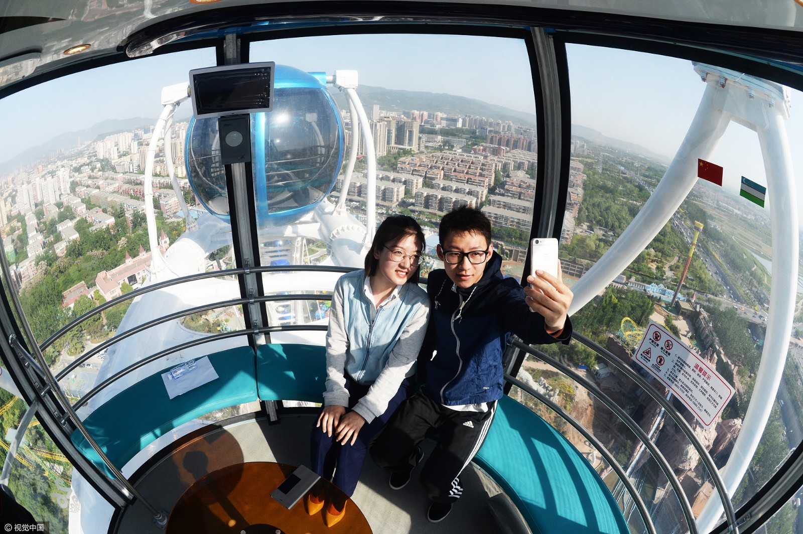 五一小长假首日全国景区开启人海模式