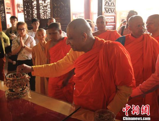 斯里兰卡暹罗派僧王苏曼格勒到访广东南华寺礼拜六祖