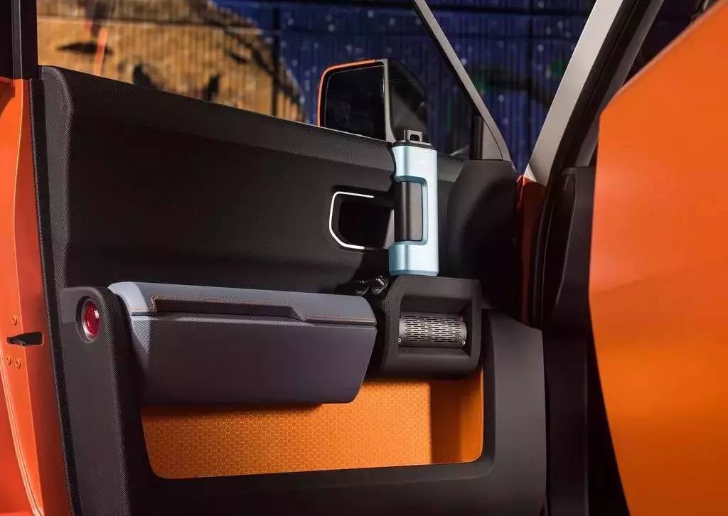 开着这款越野车，感觉自己变成了一个孩子