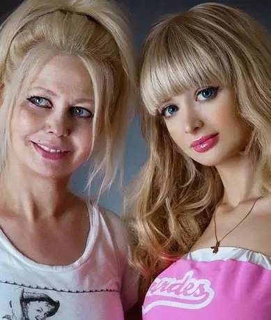 32e大胸蜜桃臀26岁的她活成了最性感的真人芭比