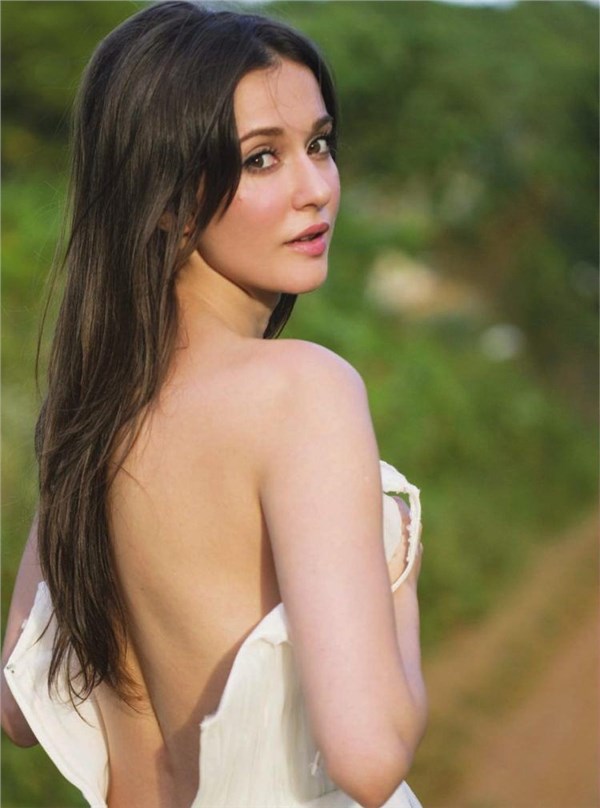 混血名模瑞莎甜美写真欣赏妹纸一笑屏幕都颤抖了