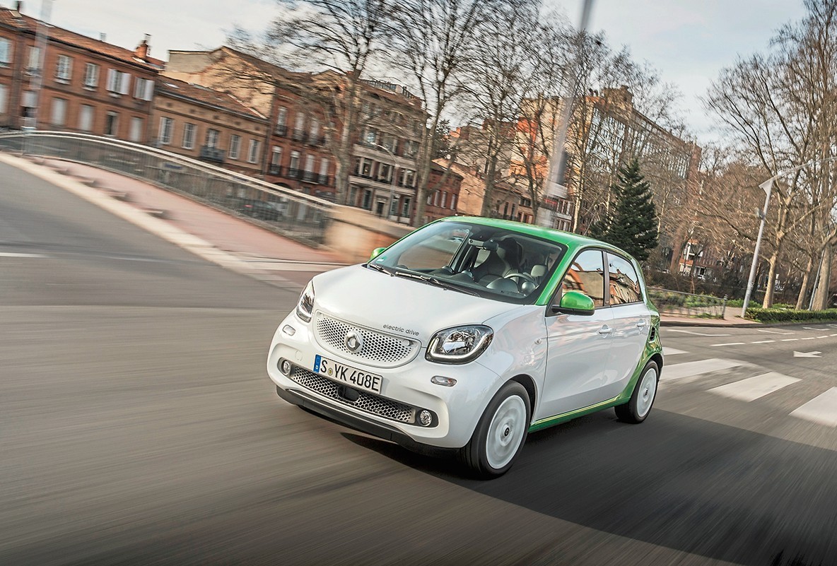 说实话,虽然不是保时捷911,但是我还是很想买一台smart forfour来玩玩