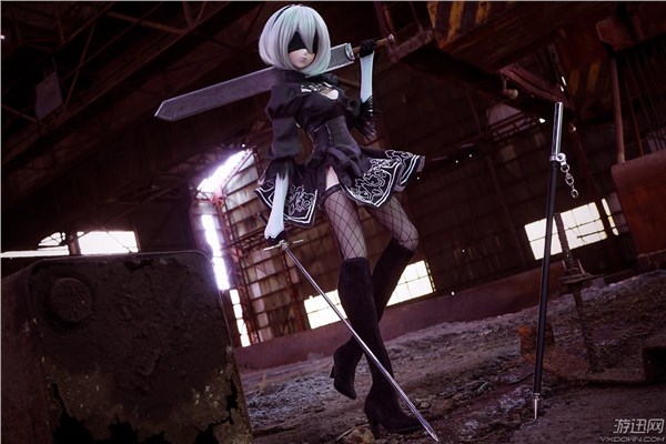 宅男打造《尼尔》2b小姐姐换装play 黑丝网袜花式诱惑!