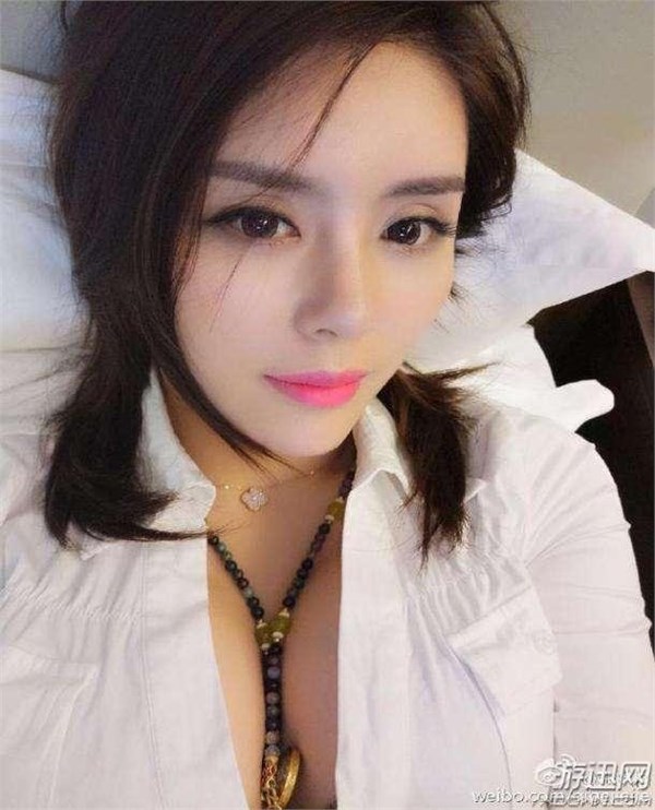 主播张琪格再发福利美照!直言:都是年轻人,休想休息