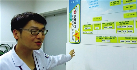 旅客在机场心率骤降昏迷3分钟急救把他拉了回来