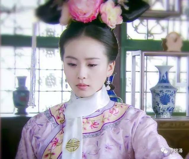 《步步惊心》中若曦的眉毛,相较于《还珠格格》时期的眉,明显变粗,变