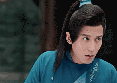 表情也有些猥琐,这奇奇怪怪的发型什么鬼.