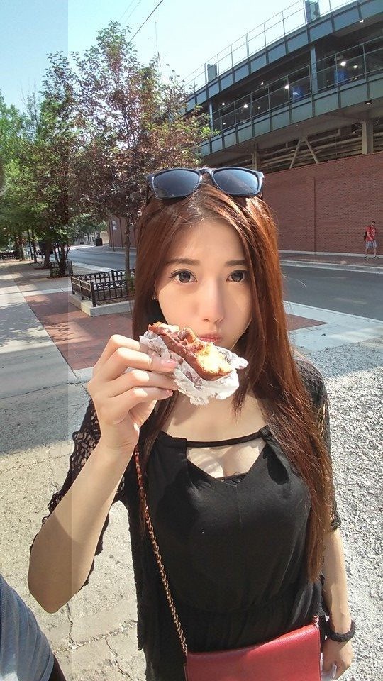 备好纸巾再观看!电眼正妹yuli身穿比基尼秀凹凸身材(图)