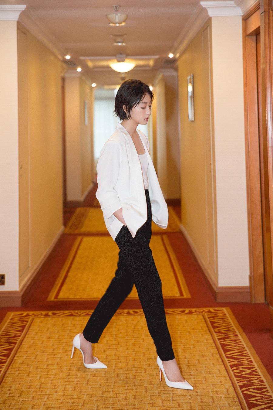 时装周冬雨整容般的衣品太强悍