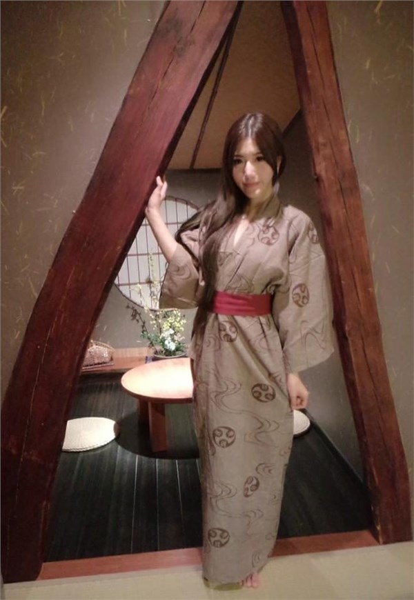 备好纸巾再观看!电眼正妹yuli身穿比基尼秀凹凸身材(图)