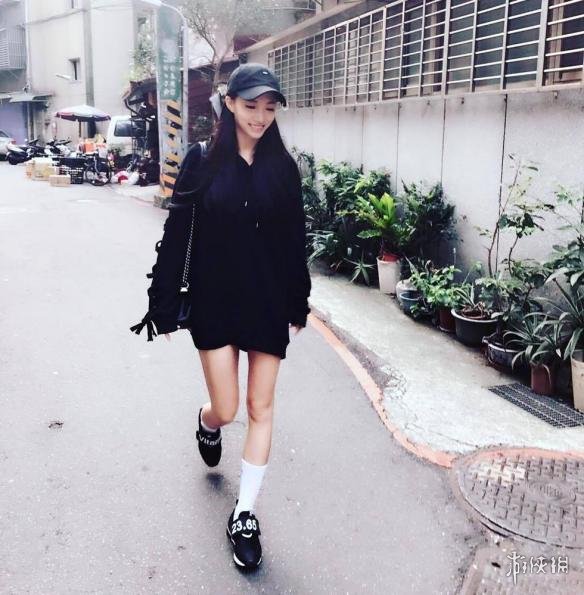 "2米大长腿"太吸睛!台湾真人版蛇姬林采缇晒新照