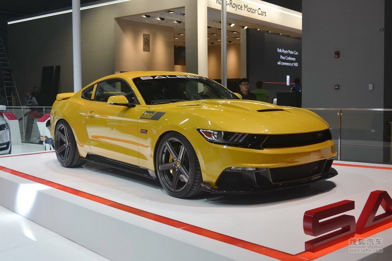 黄金野马赛麟展出首日群马之王狂秀肌肉引起国内轰动